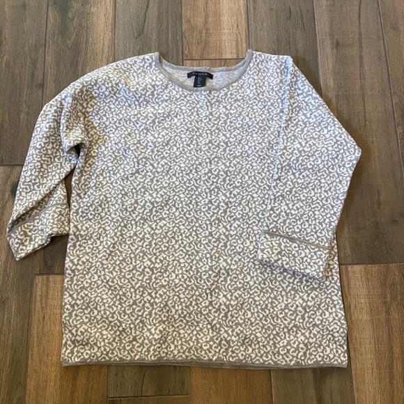 EUC Gray Leopard print TAHARI sweater!! - Picture 1 of 4